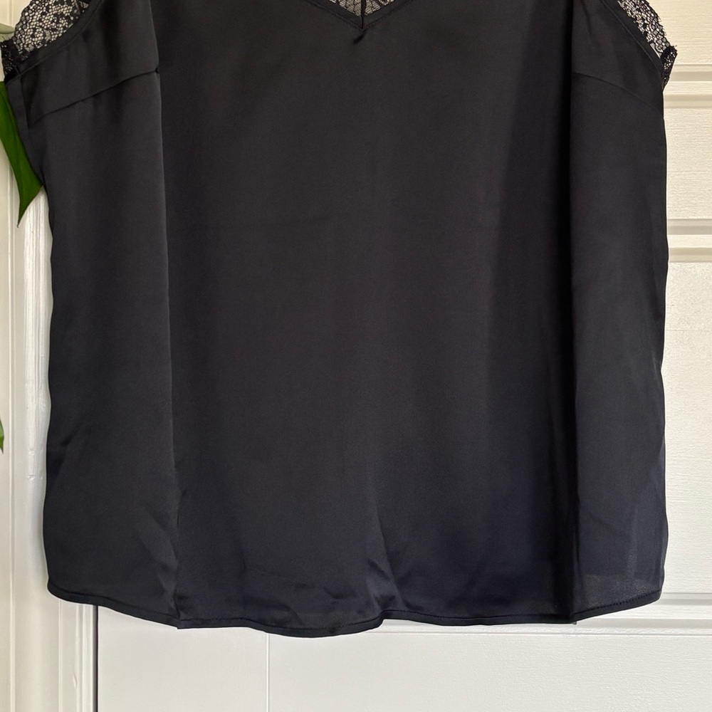 • [Abercrombie] Lace Trim Cami • - Picture 3 of 8